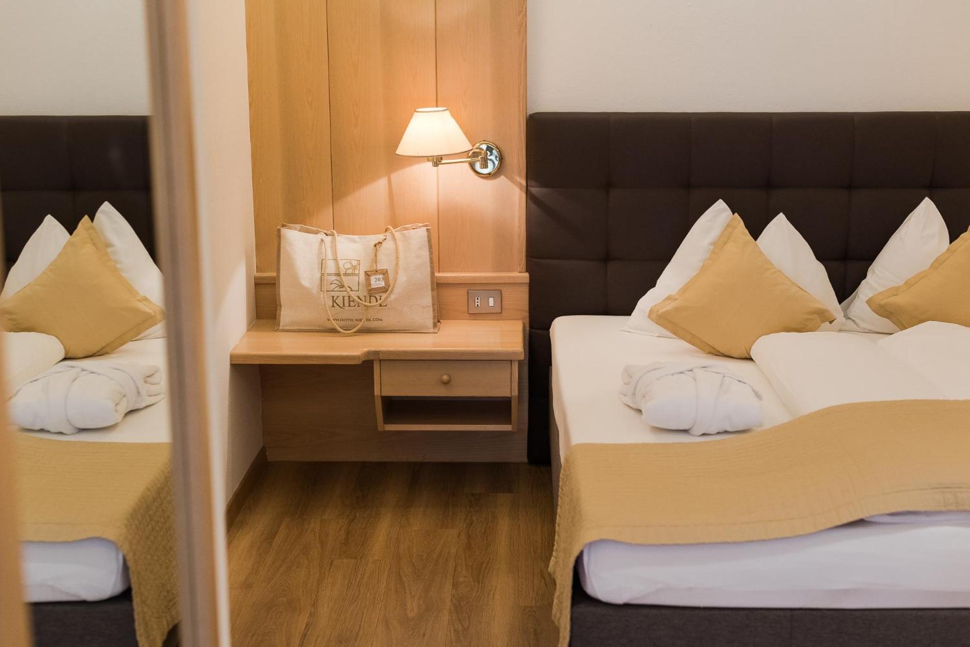 Hotel Kiendl Scena Quarto foto